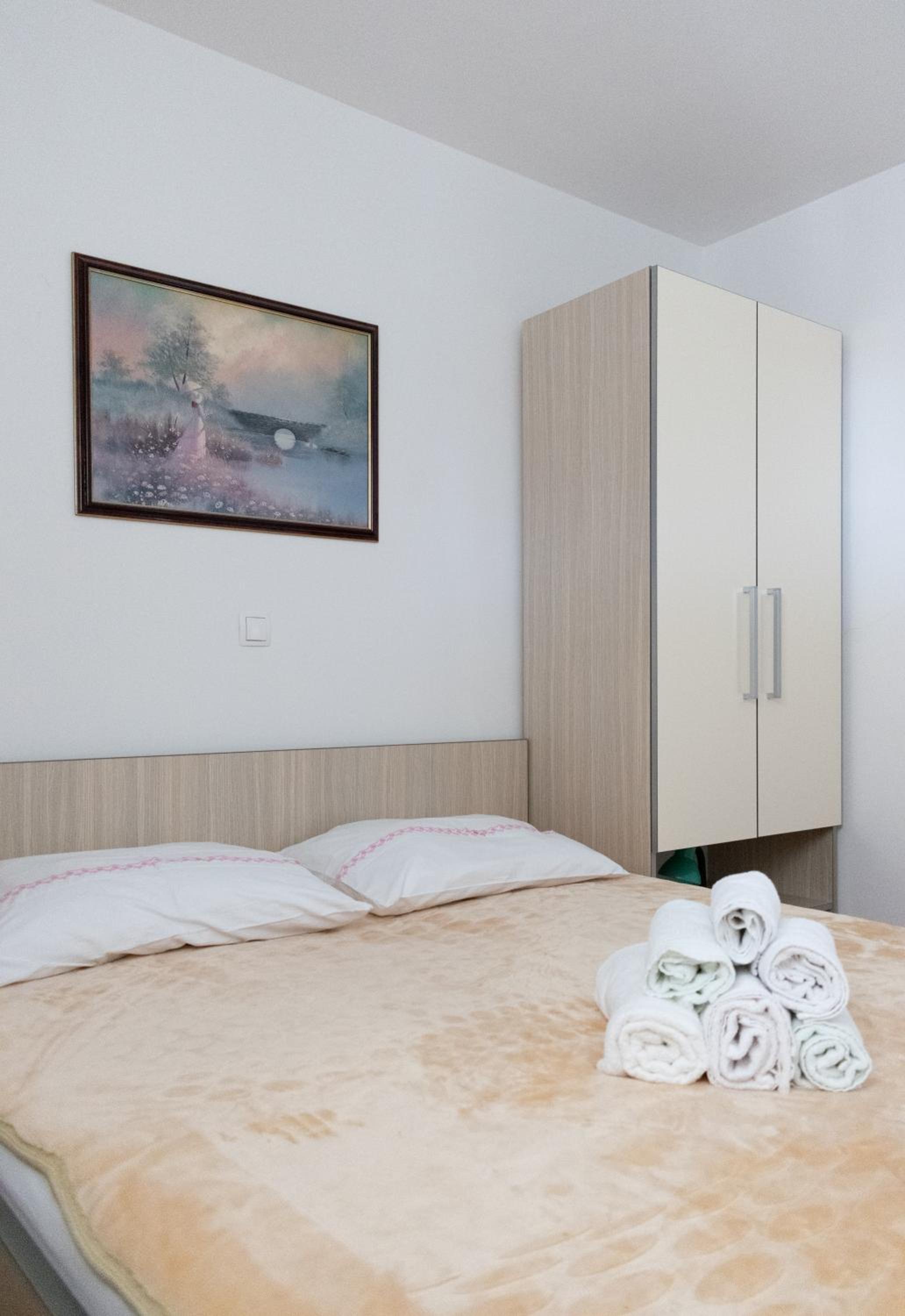 Mile Starigrad - Book your next cozy vacation view 2