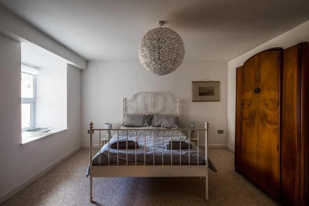 Spacious 2 Bedroom Apartment near Seafront view 4