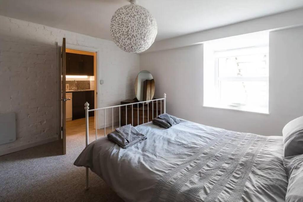 Spacious 2 Bedroom Apartment near Seafront view 5