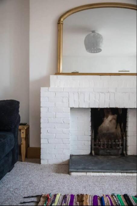Spacious 2 Bedroom Apartment near Seafront view 3