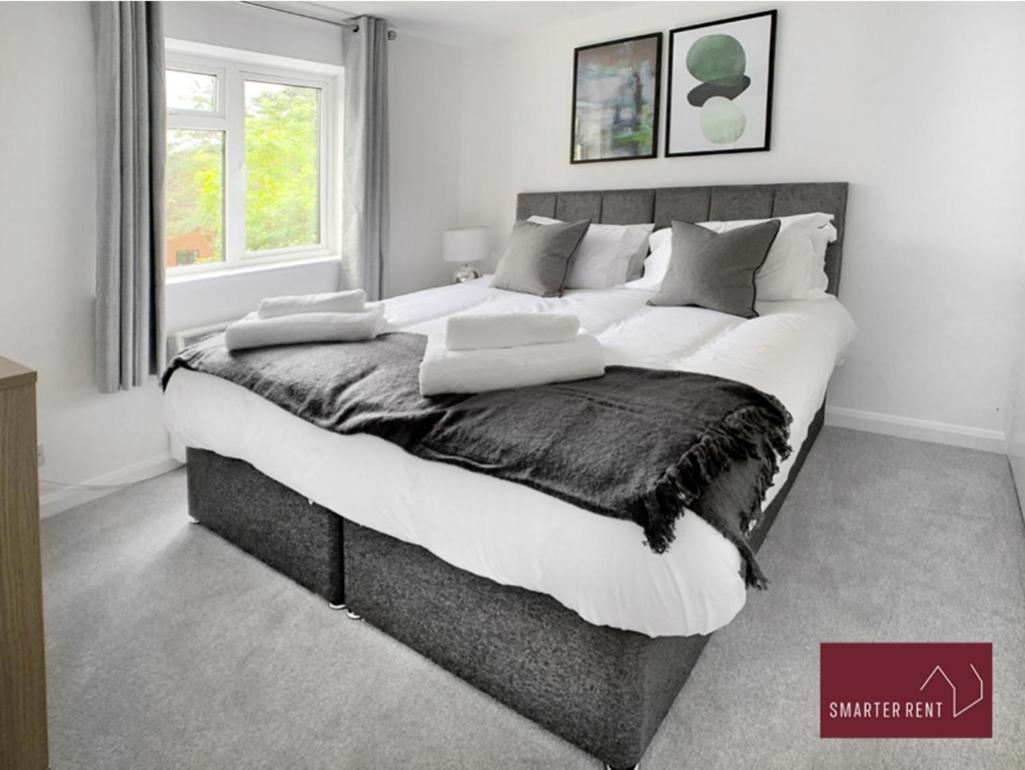 Bracknell - 1 Bedroom House - Parking
