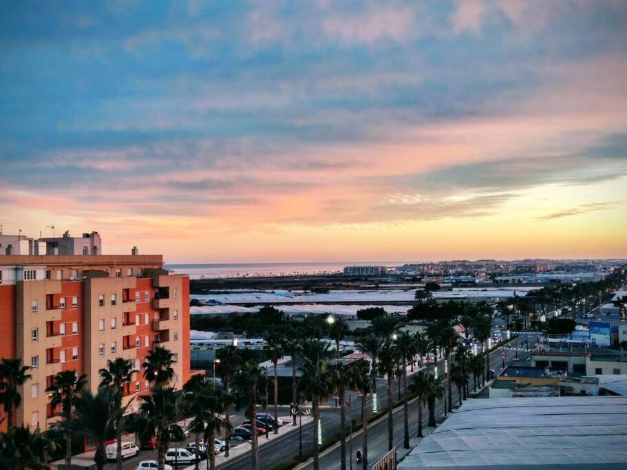 Apartamento Deluxe: hidromasaje, terraza y vistas. view 5