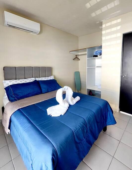 Bonita Casa en fraccionamiento privado cerca del aeropuerto