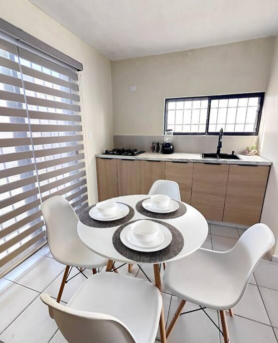 Bonita Casa en fraccionamiento privado cerca del aeropuerto - Property Image 7