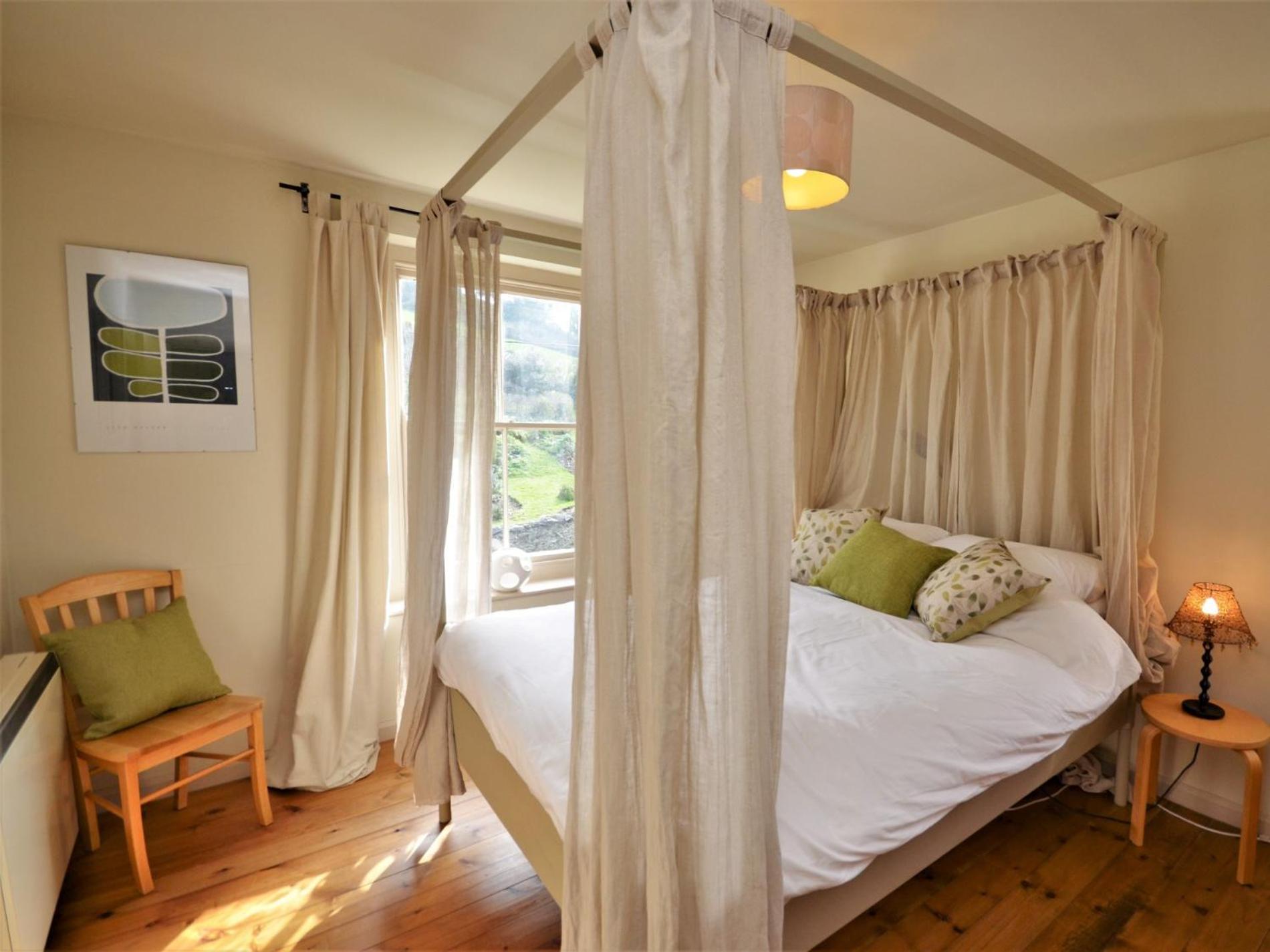 2 Bed in Kingsbridge oc-fern2 view 4