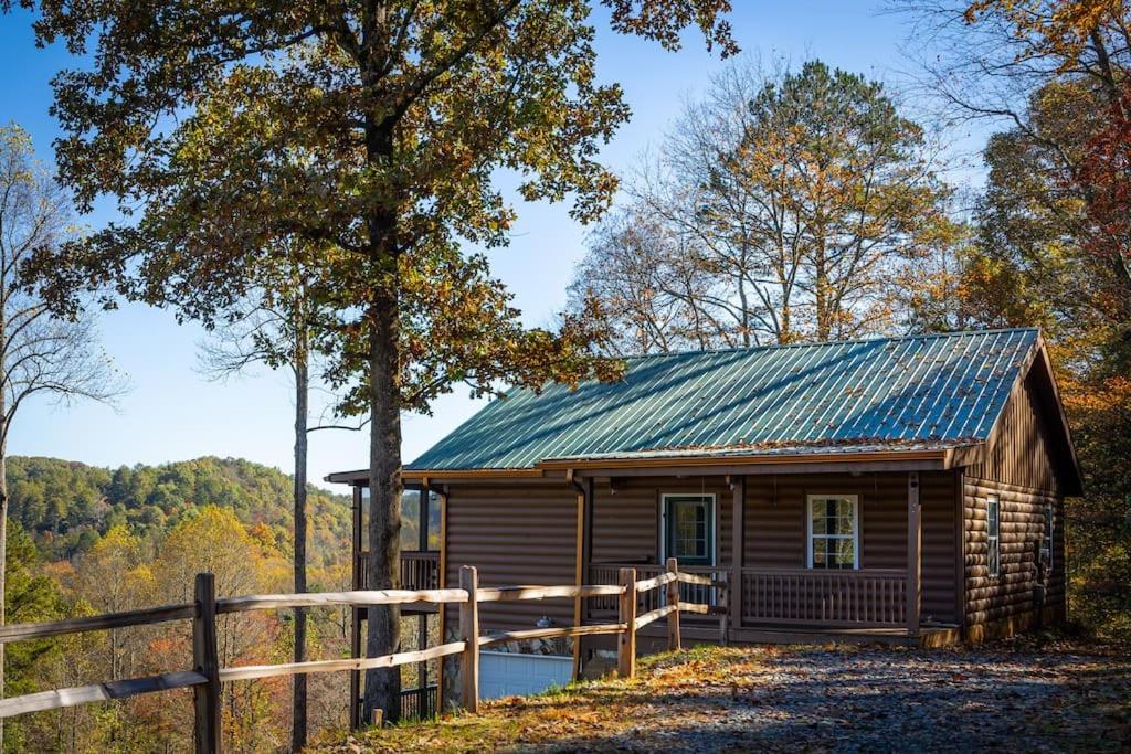 Cozy Cabin: w/ Balcony, Pool Table, Fire pit & BBQ view 3