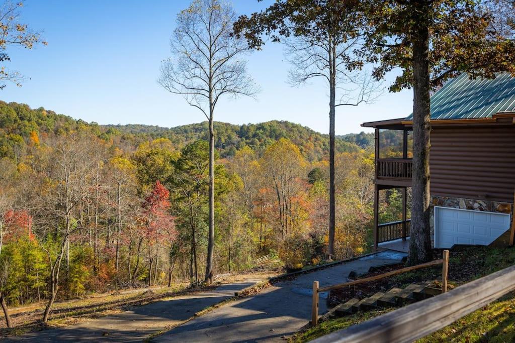 Cozy Cabin: w/ Balcony, Pool Table, Fire pit & BBQ view 4