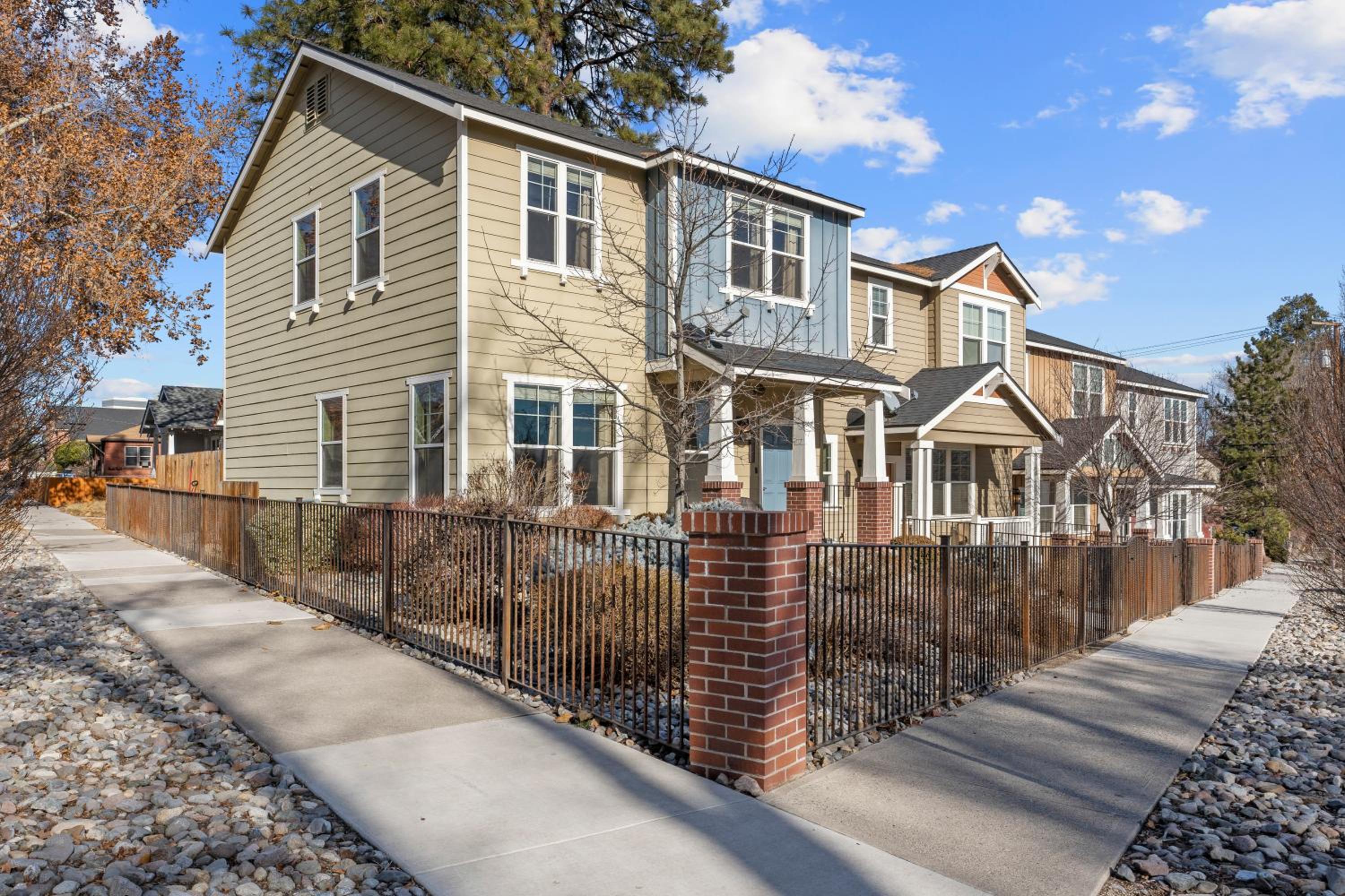 Hotel Hot Tub FirePit Patio Walk To MidTown Downtown - Image 1