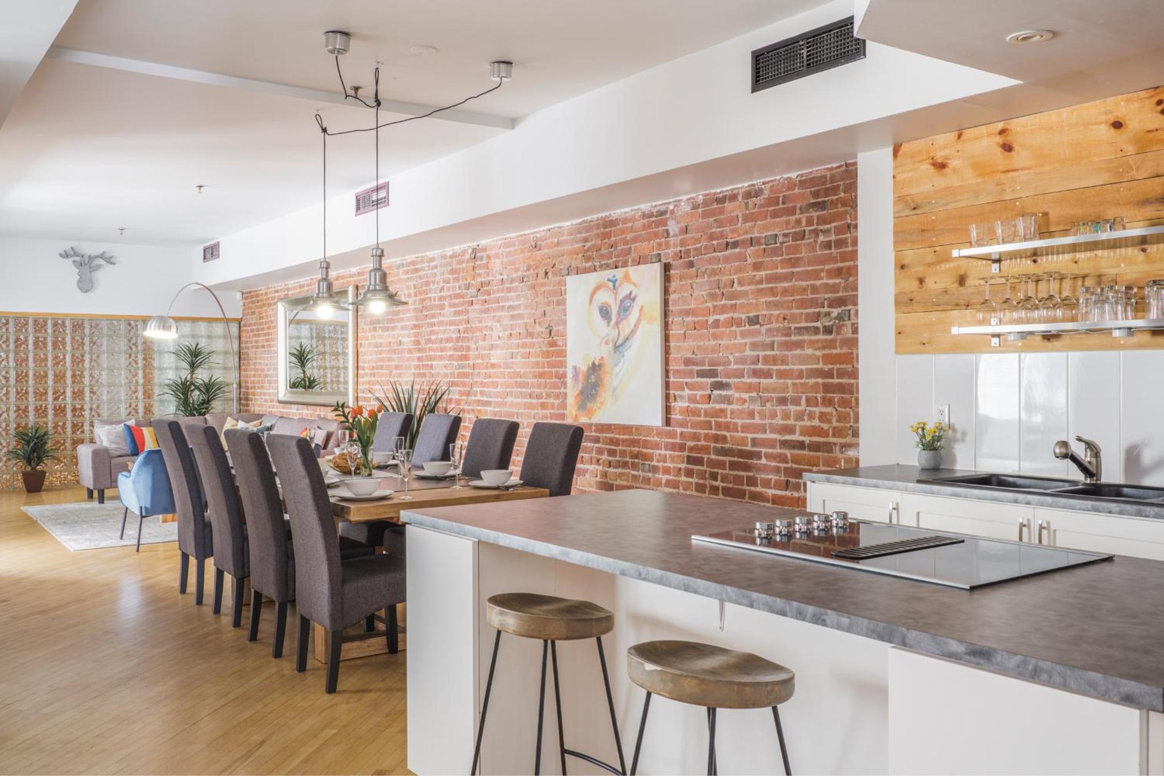 MTLVacationRentals - The City Chalet