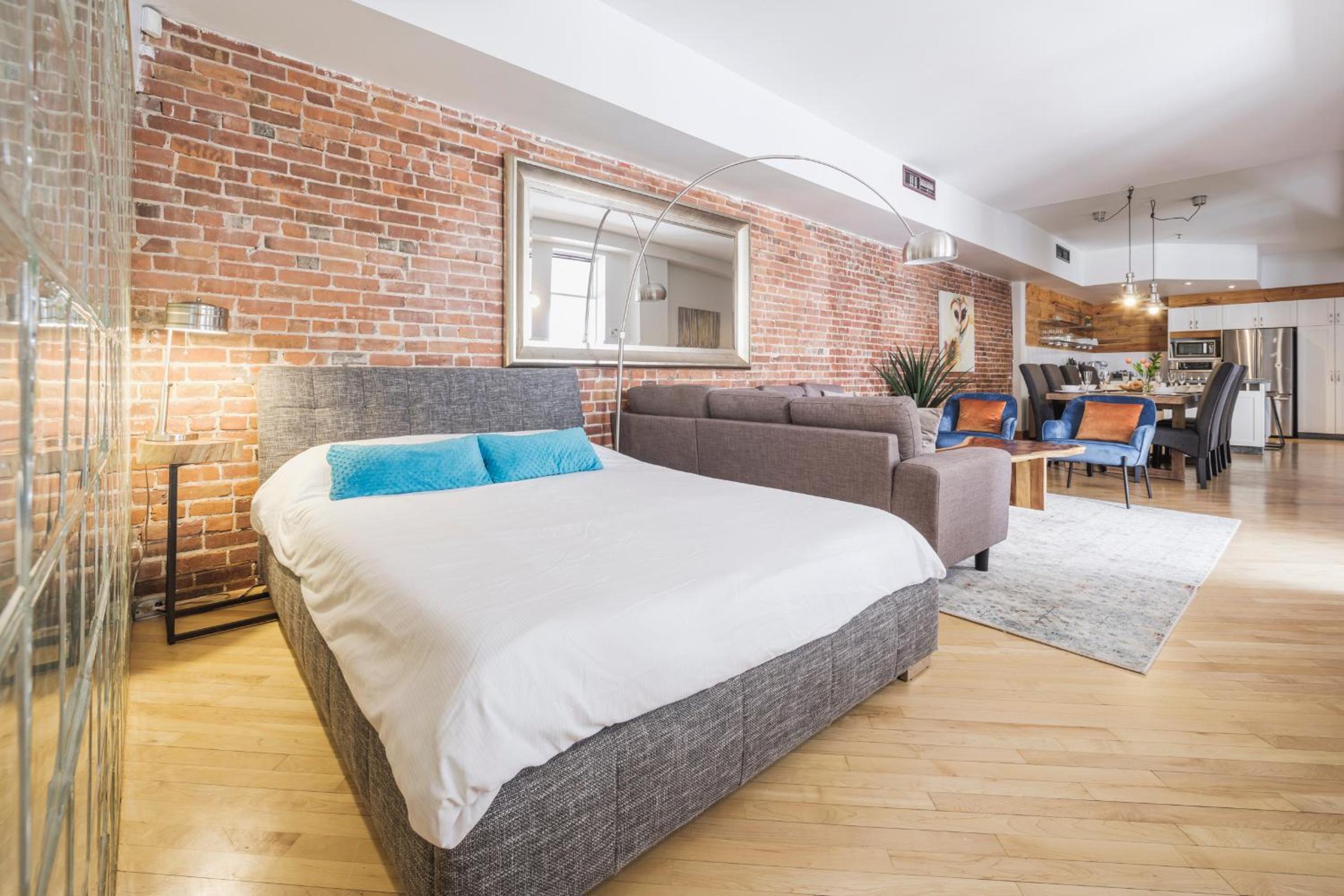MTLVacationRentals - The City Chalet