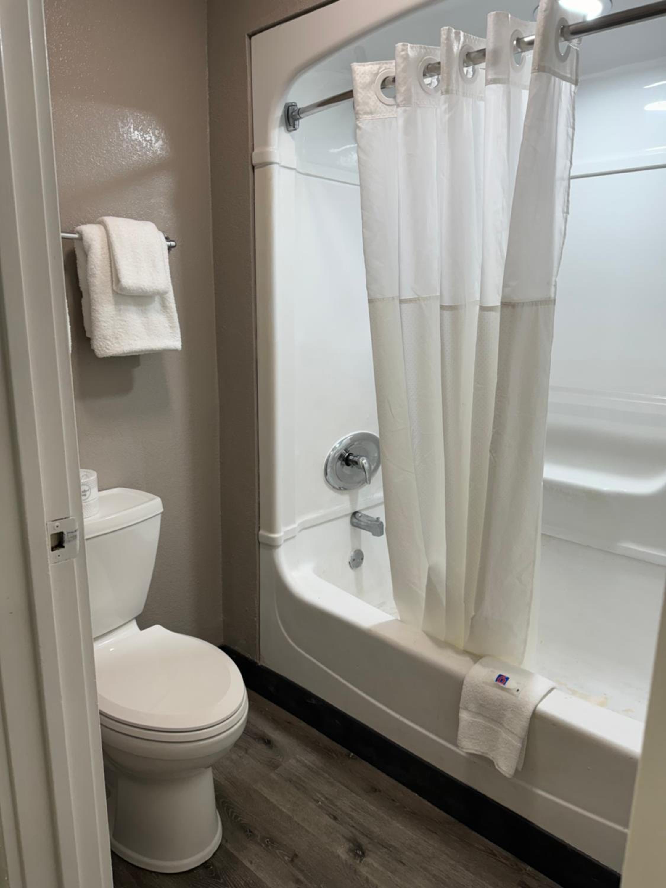 Motel 6-Bradenton, FL - Property Image 6