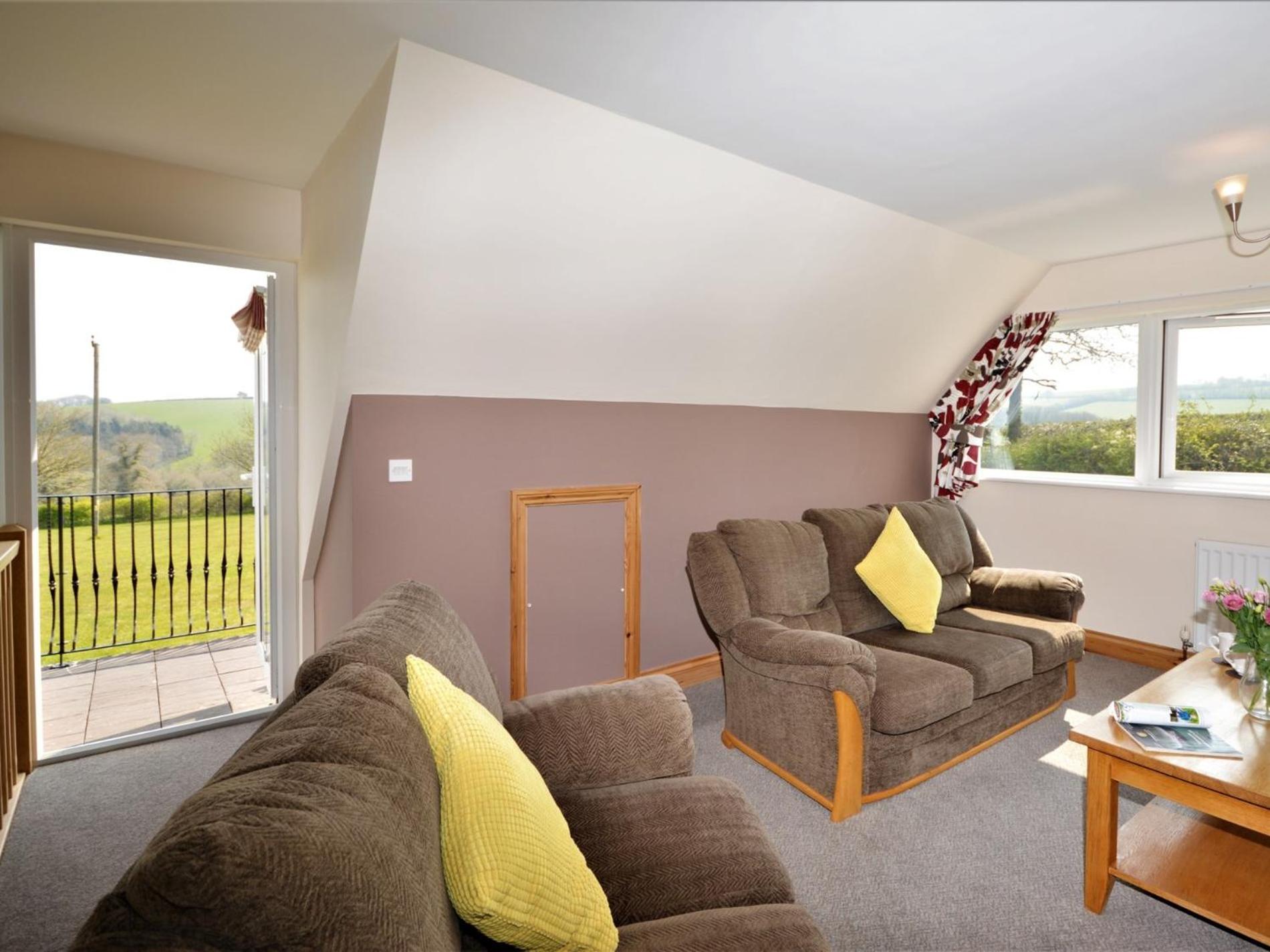 3 Bed in Crediton oc-waie2 view 3
