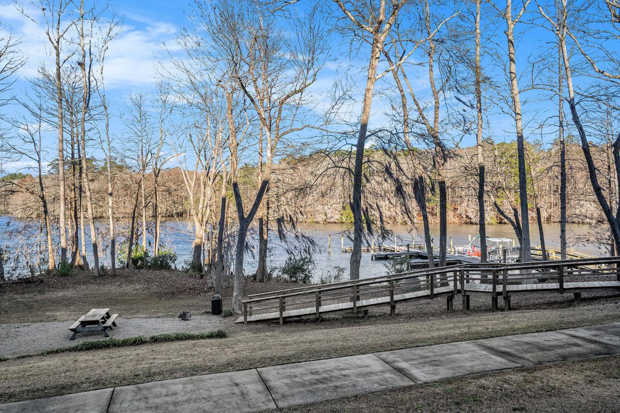 Sunsets on Lake Marion: 2BD Lakefront Luxury Bliss view 2