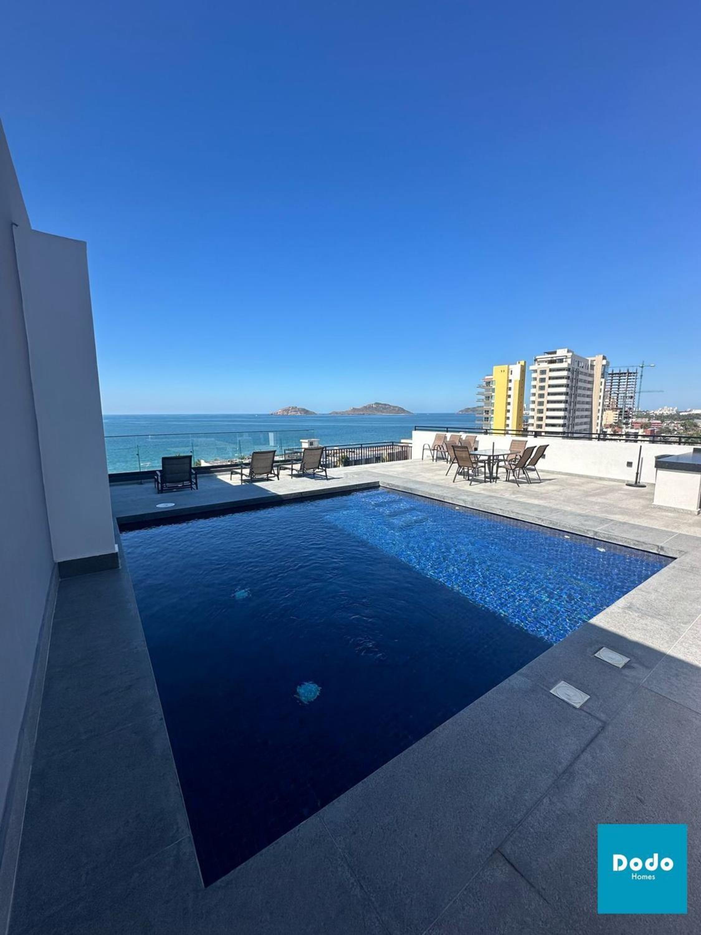 Torre con roof garden y piscina vista al mar view 4