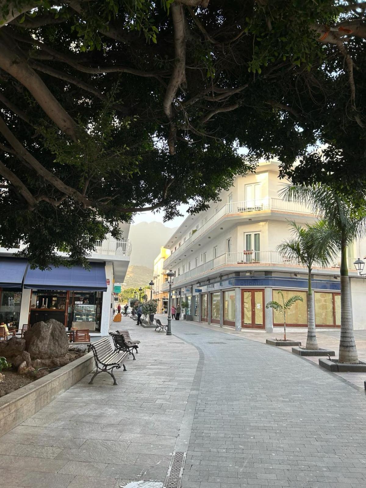 VISTA PLAZA - Exceptional Location