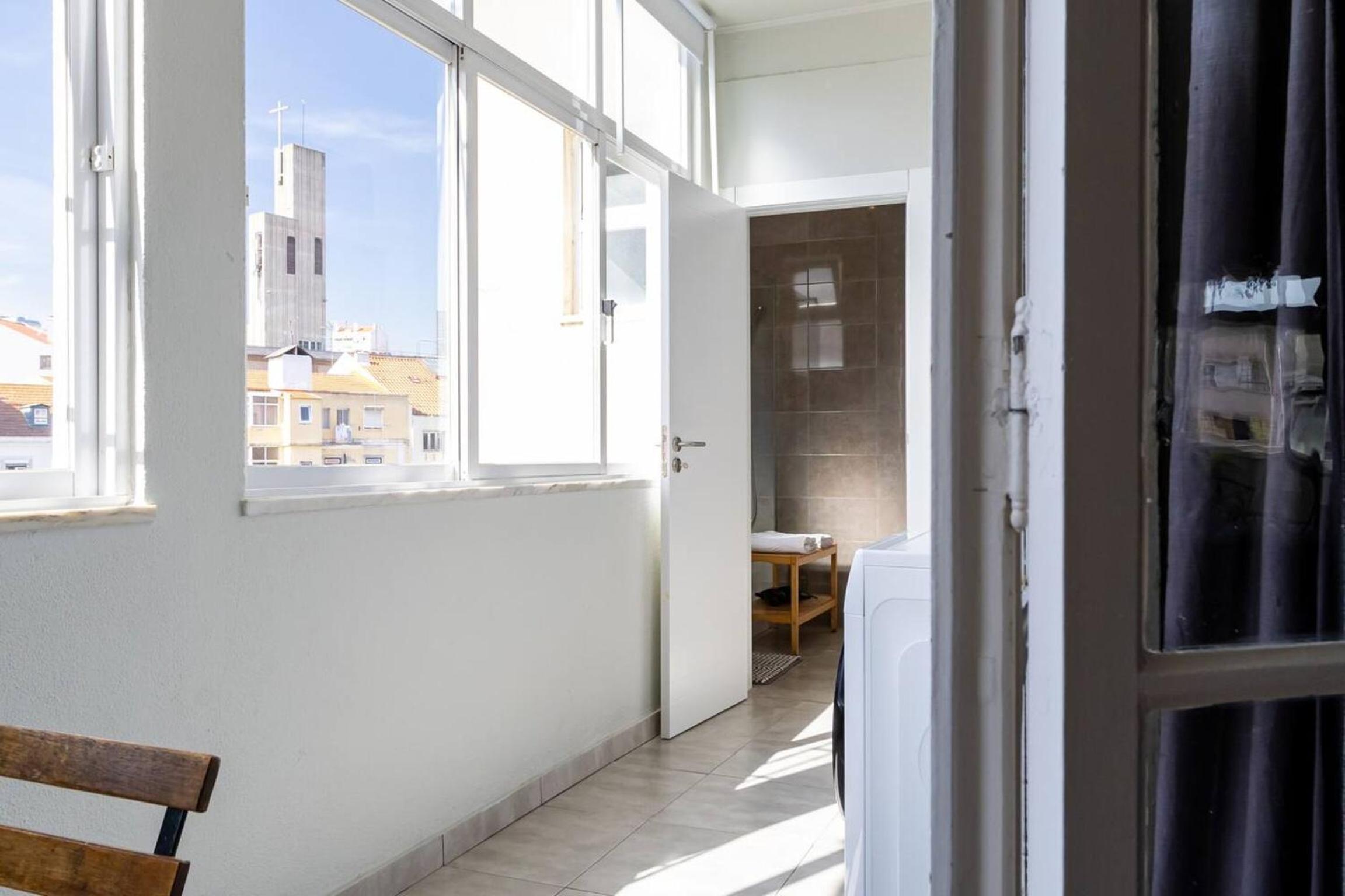 Spacious apartment in central Lisbon 120 m² fireplace