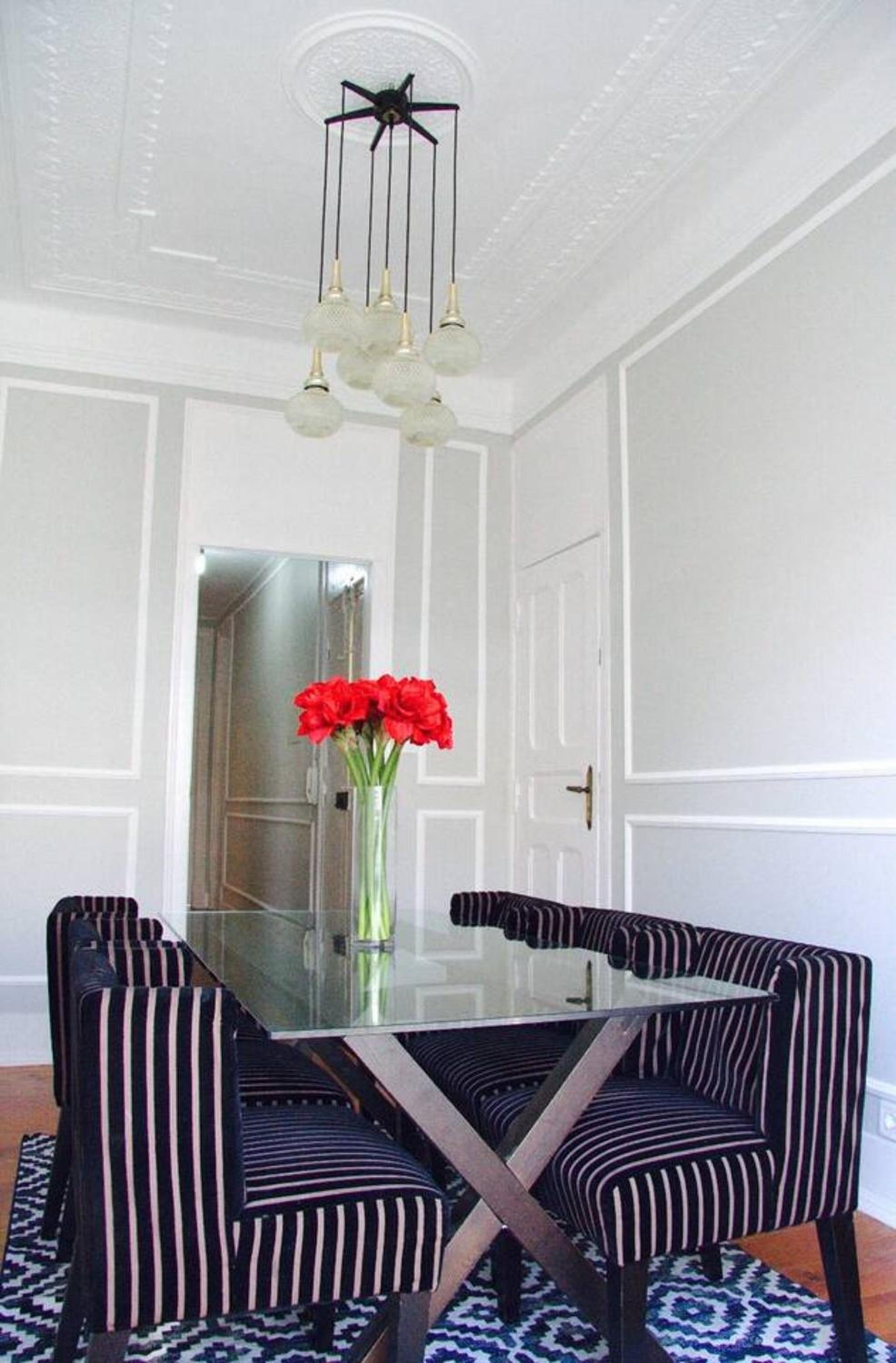 Spacious apartment in central Lisbon 120 m² fireplace photo 2