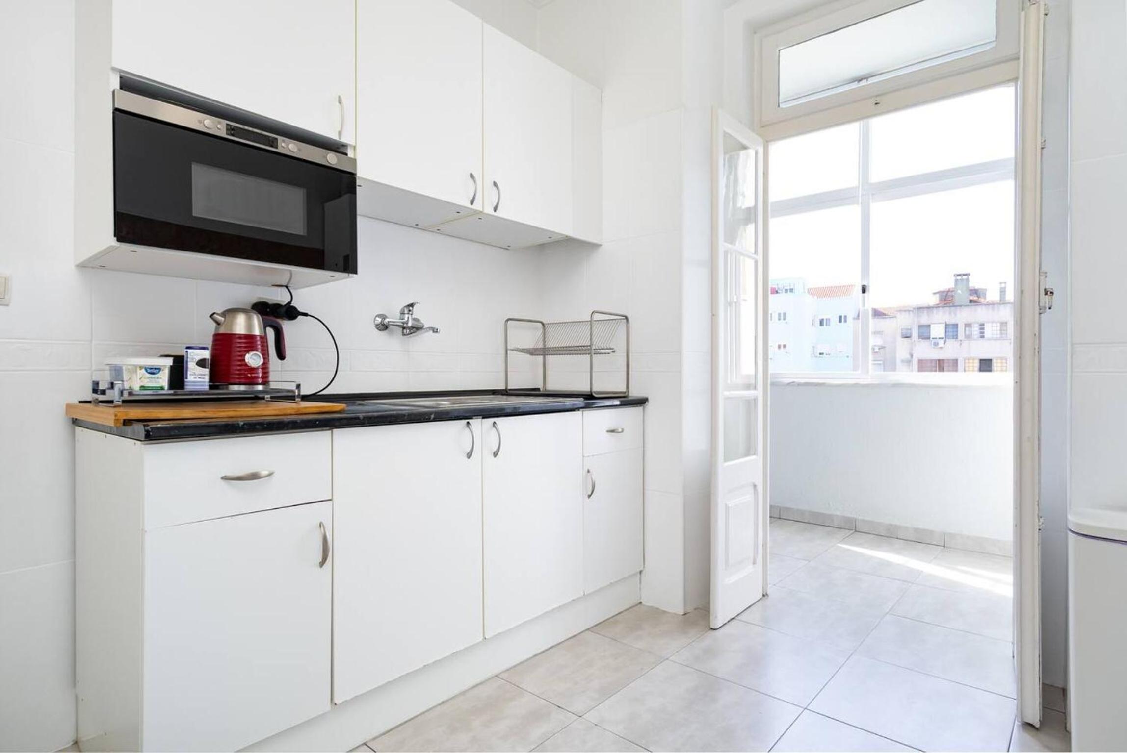 Spacious apartment in central Lisbon 120 m² fireplace