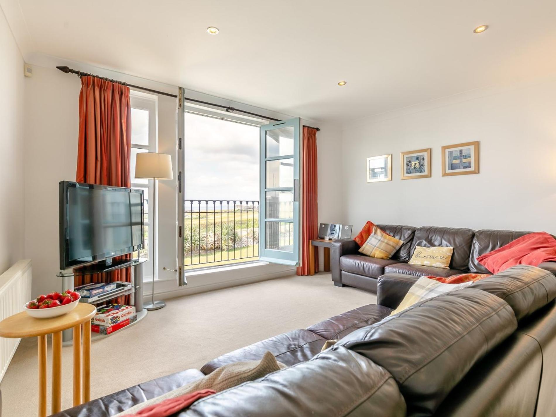 3 Bed in Newquay oc-headl view 3