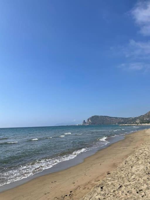 Dolcevita sulla spiaggia view 3