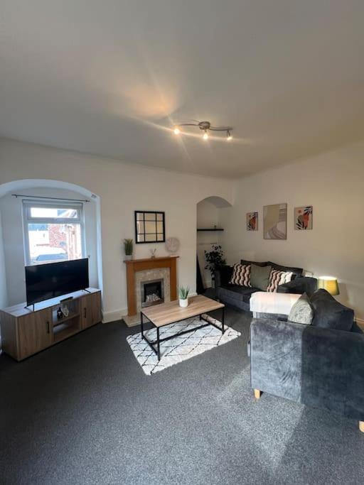 Charming and comfortable property by Our Home Short Stays very spacious with super fast WiFi close to the Metro Centre and Newcastle City Centre