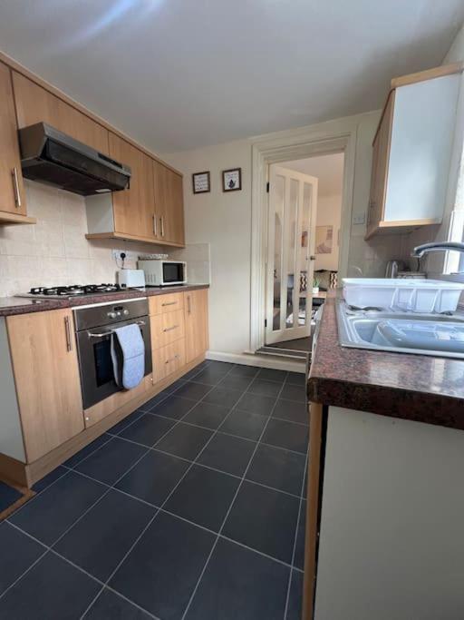 Charming and comfortable property by Our Home Short Stays very spacious with super fast WiFi close to the Metro Centre and Newcastle City Centre