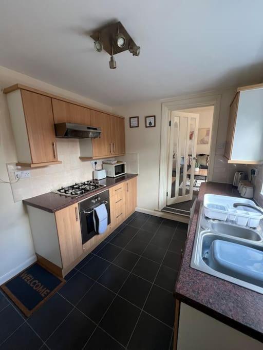 Charming and comfortable property by Our Home Short Stays very spacious with super fast WiFi close to the Metro Centre and Newcastle City Centre