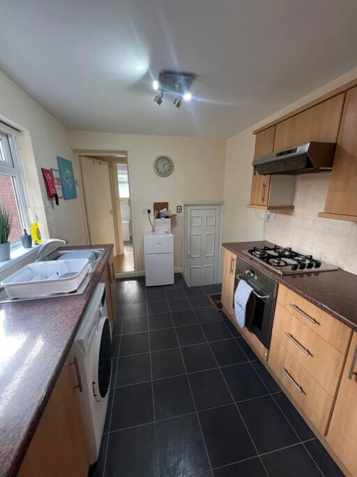 Charming and comfortable property by Our Home Short Stays very spacious with super fast WiFi close to the Metro Centre and Newcastle City Centre