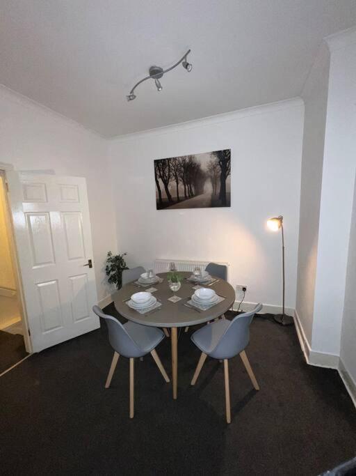 Charming and comfortable property by Our Home Short Stays very spacious with super fast WiFi close to the Metro Centre and Newcastle City Centre