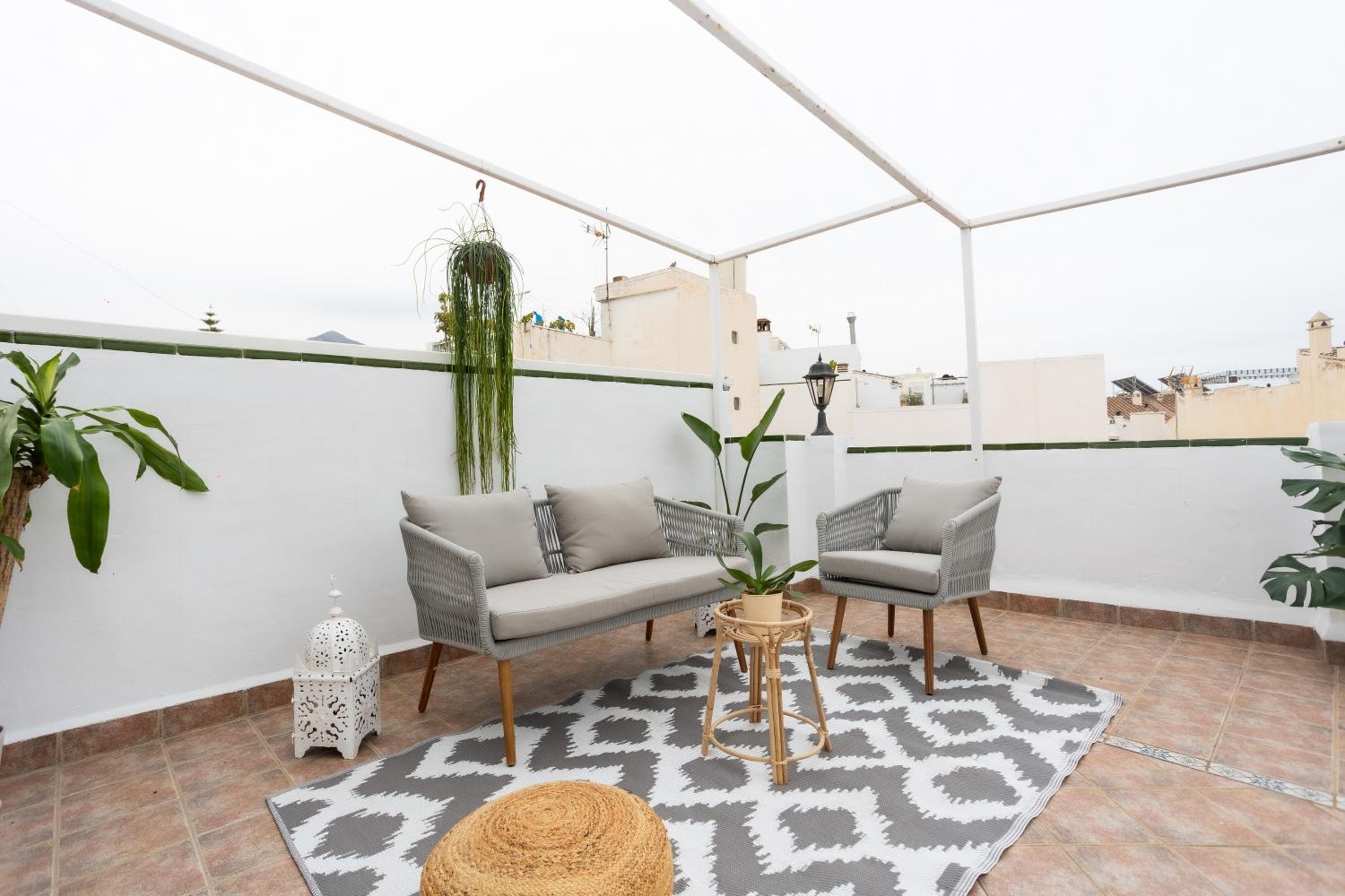 Naim Guest House Nerja