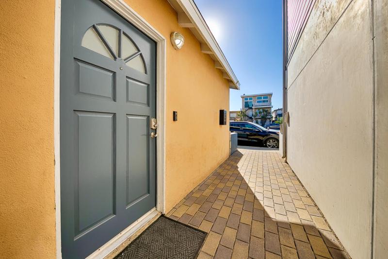 Perfect 3 Bedroom Home between the Bay and Beach view 3