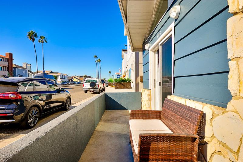 Perfect 3 Bedroom Home between the Bay and Beach view 4