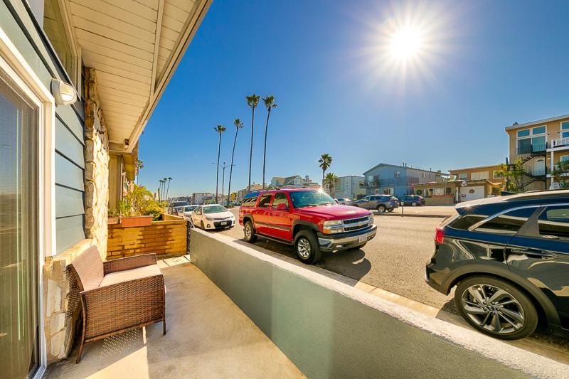 Perfect 3 Bedroom Home between the Bay and Beach view 5