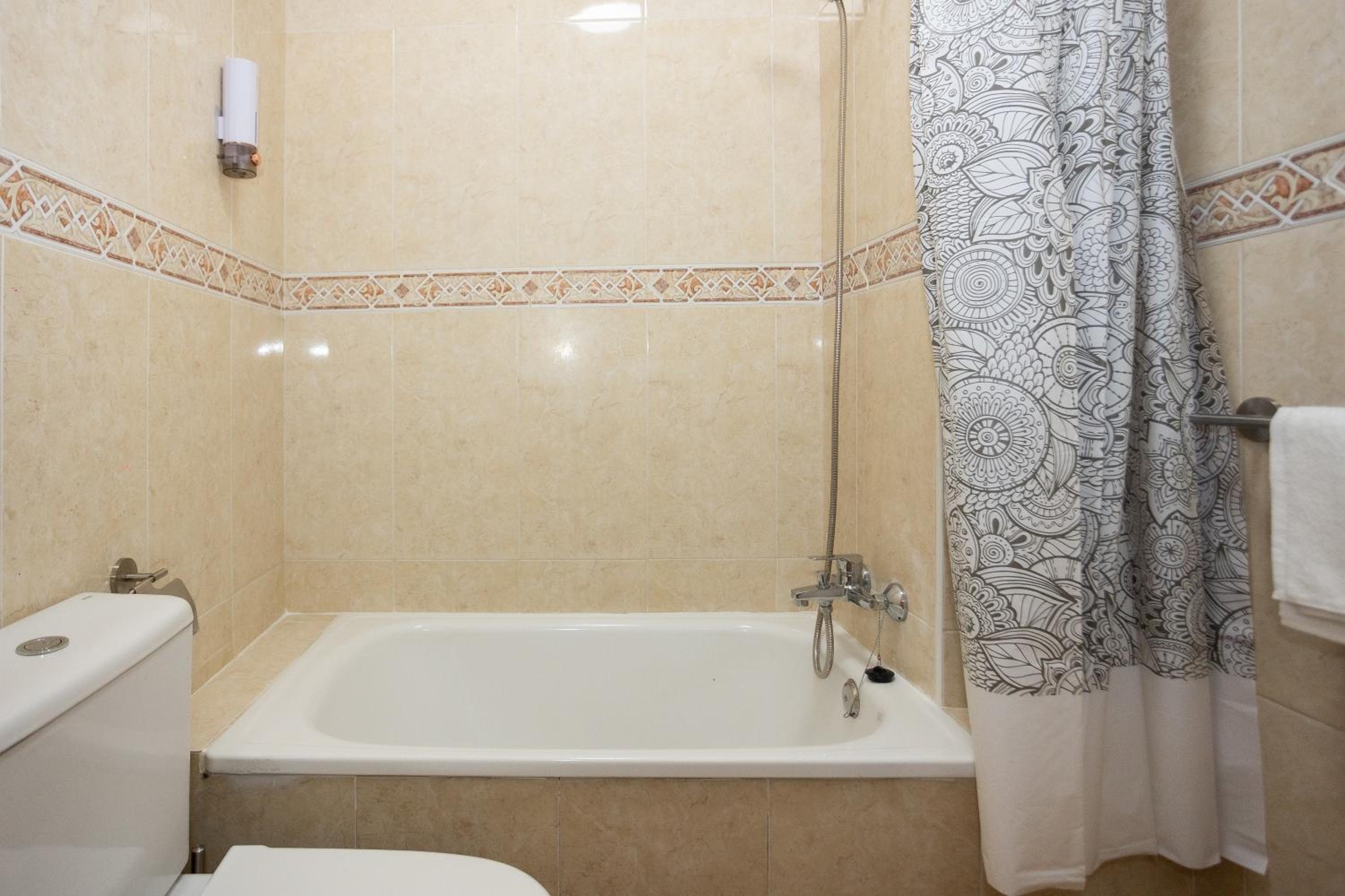 Naim Guest House Nerja