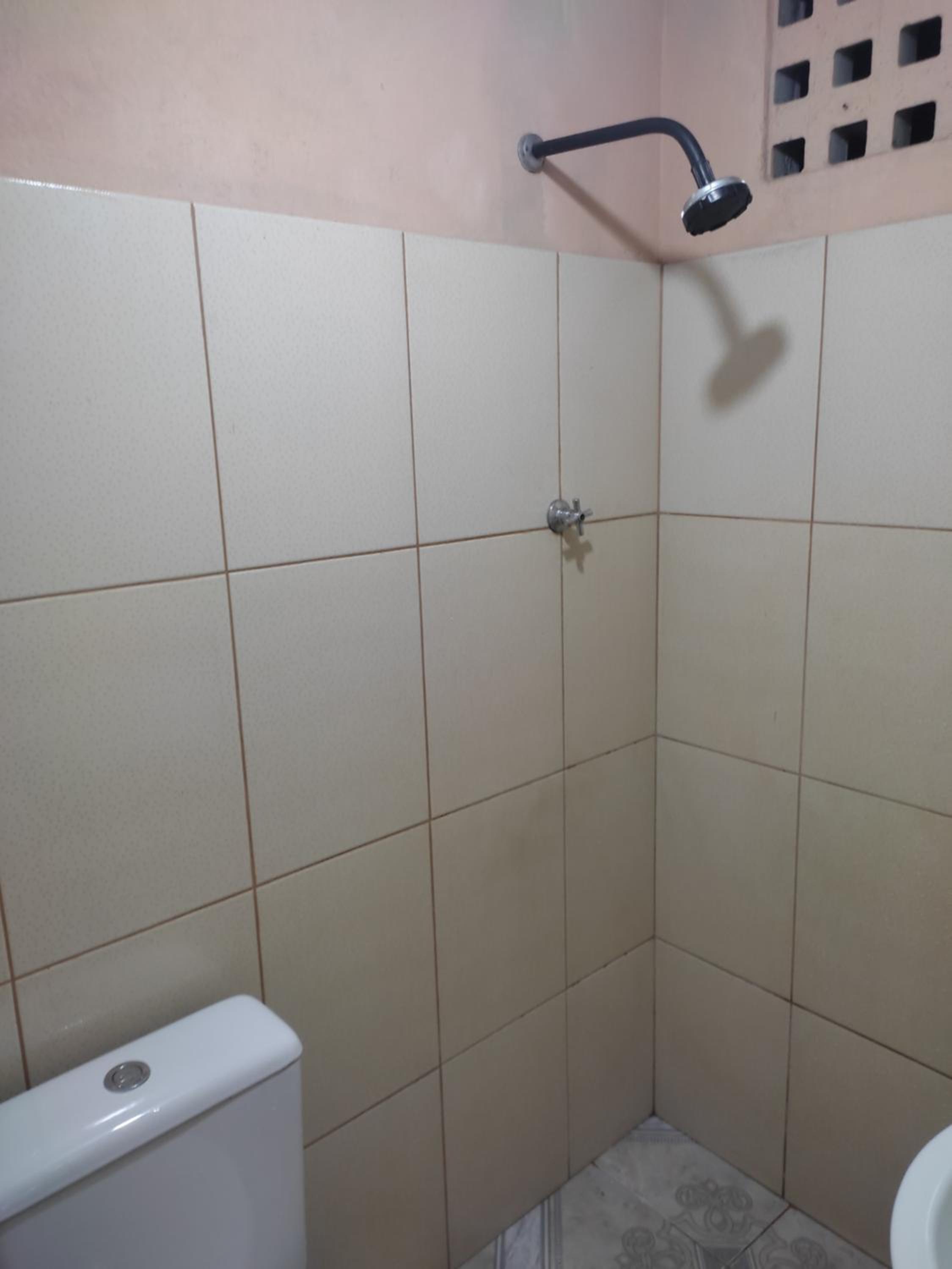 Casa compacta e arejada com wifi na zona norte