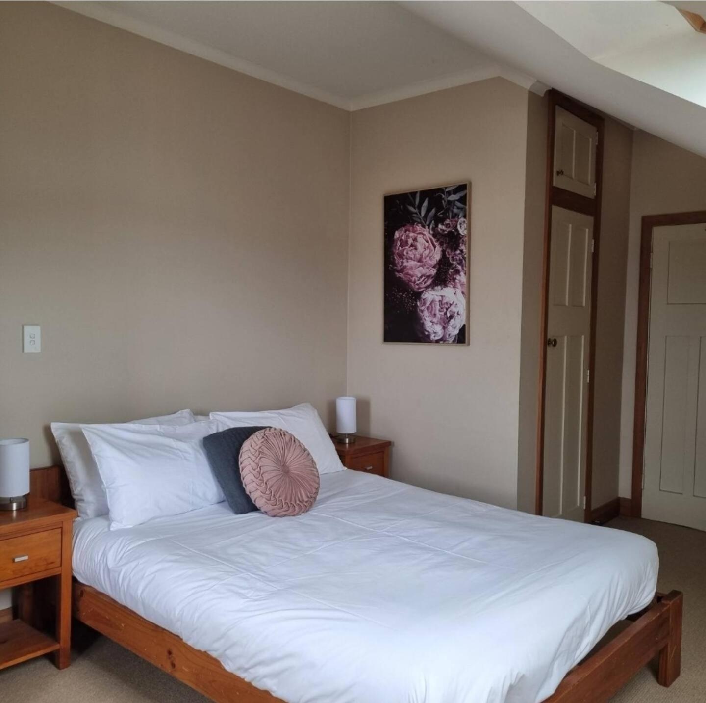 Spectacular Hamilton Lake Views