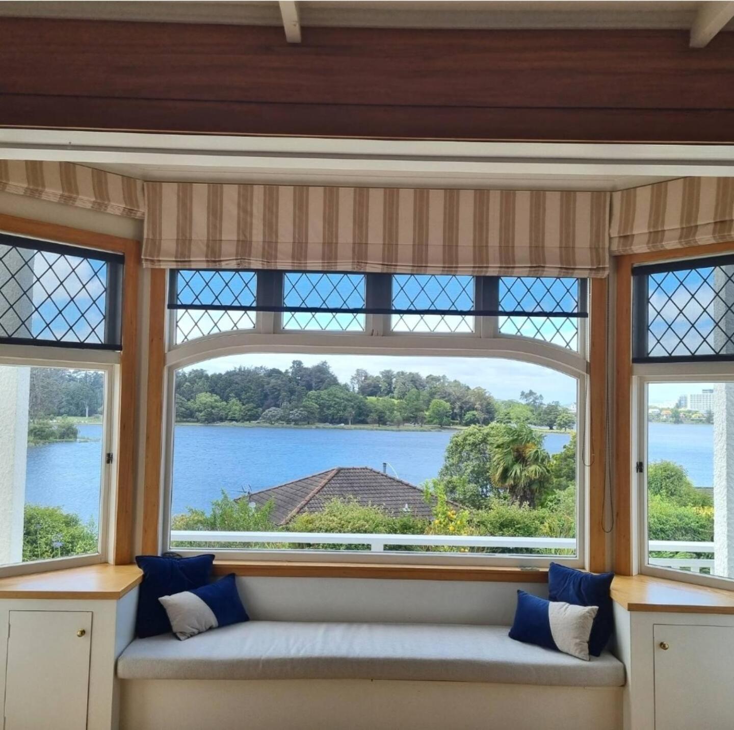 Spectacular Hamilton Lake Views