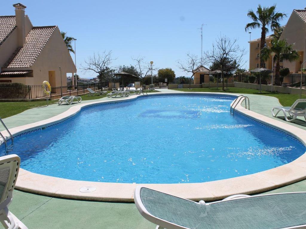 Luxury 2 bed, 2 bath apartment with sea view, central heating and new bathrooms. view 5