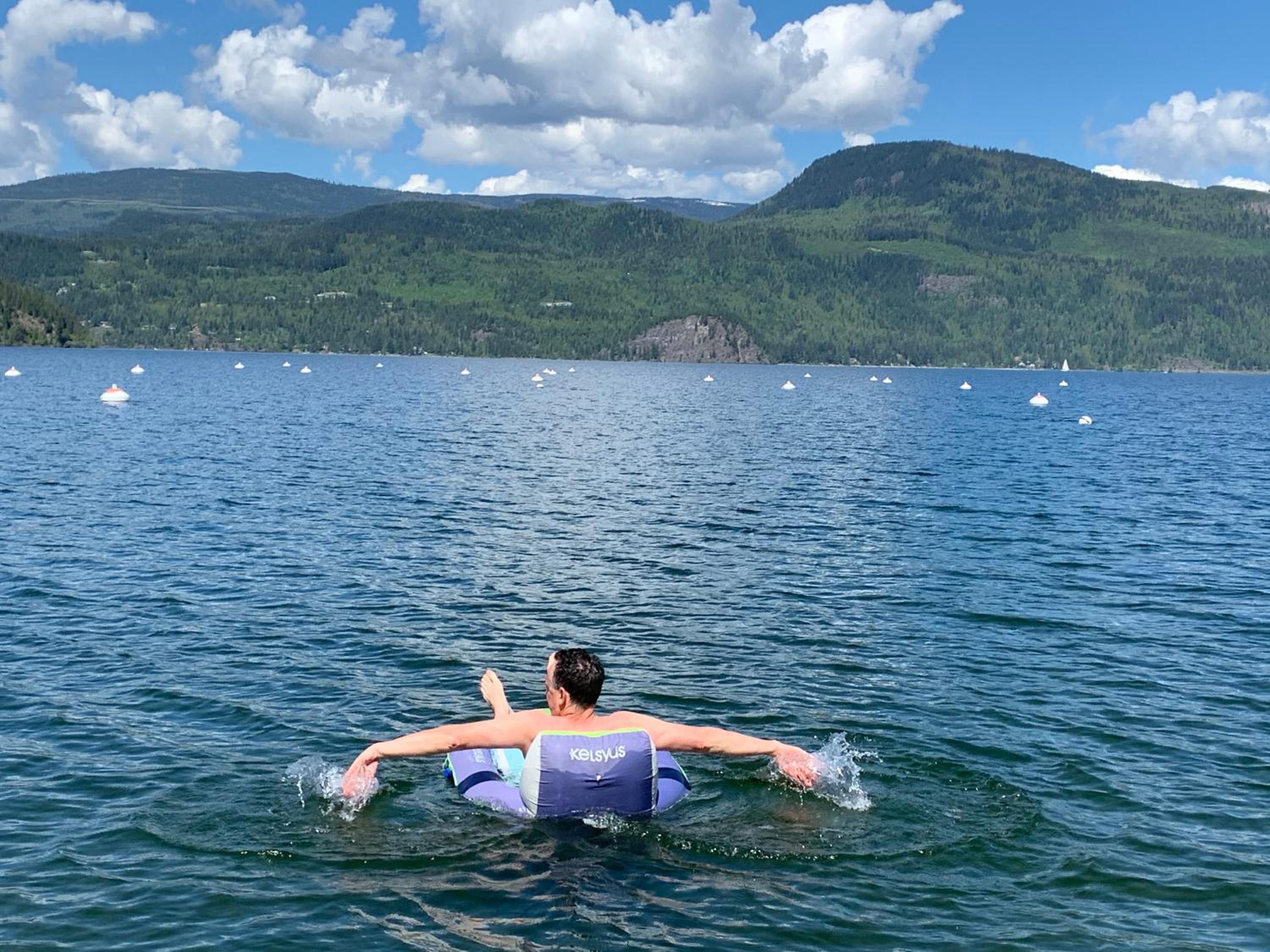 Shuswap, Sun Filled, Pet Friendly, Beach Cottage & Suite