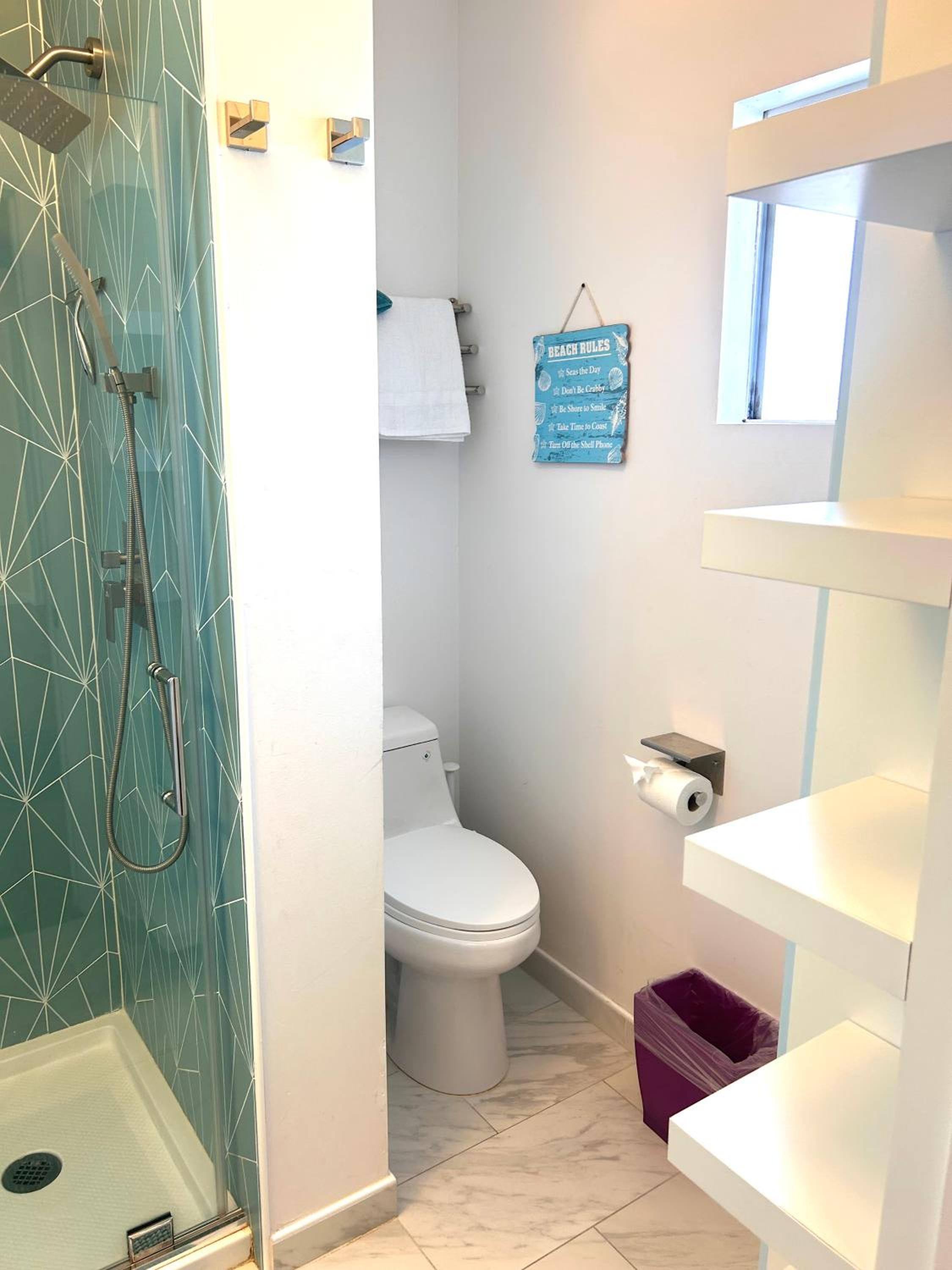 CasaViva Sky - 3BR 1BA Sleeps 10 - Rooftop City Views, Firepit & Bunk Room - Near Zoo & Beaches view 5