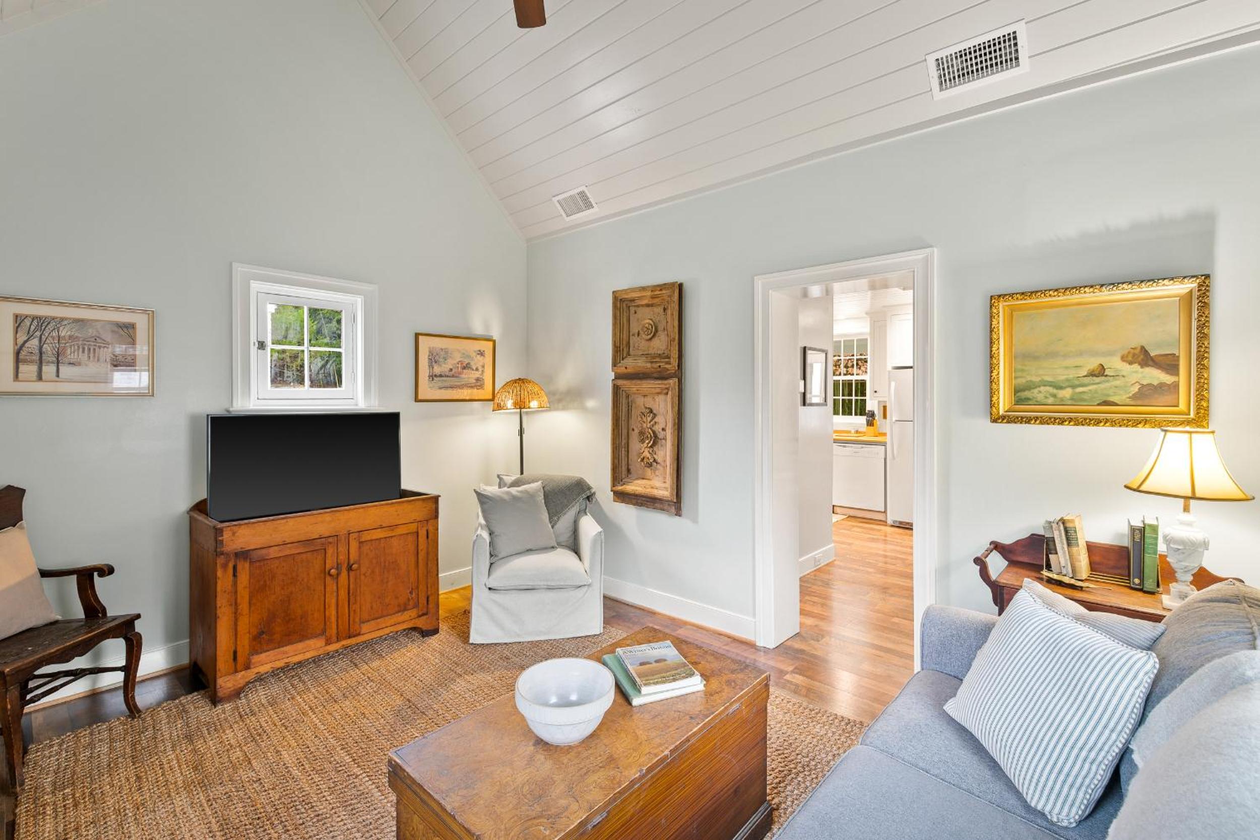 Pet-Friendly Hampshire Cottage at Ivy Cottages view 2