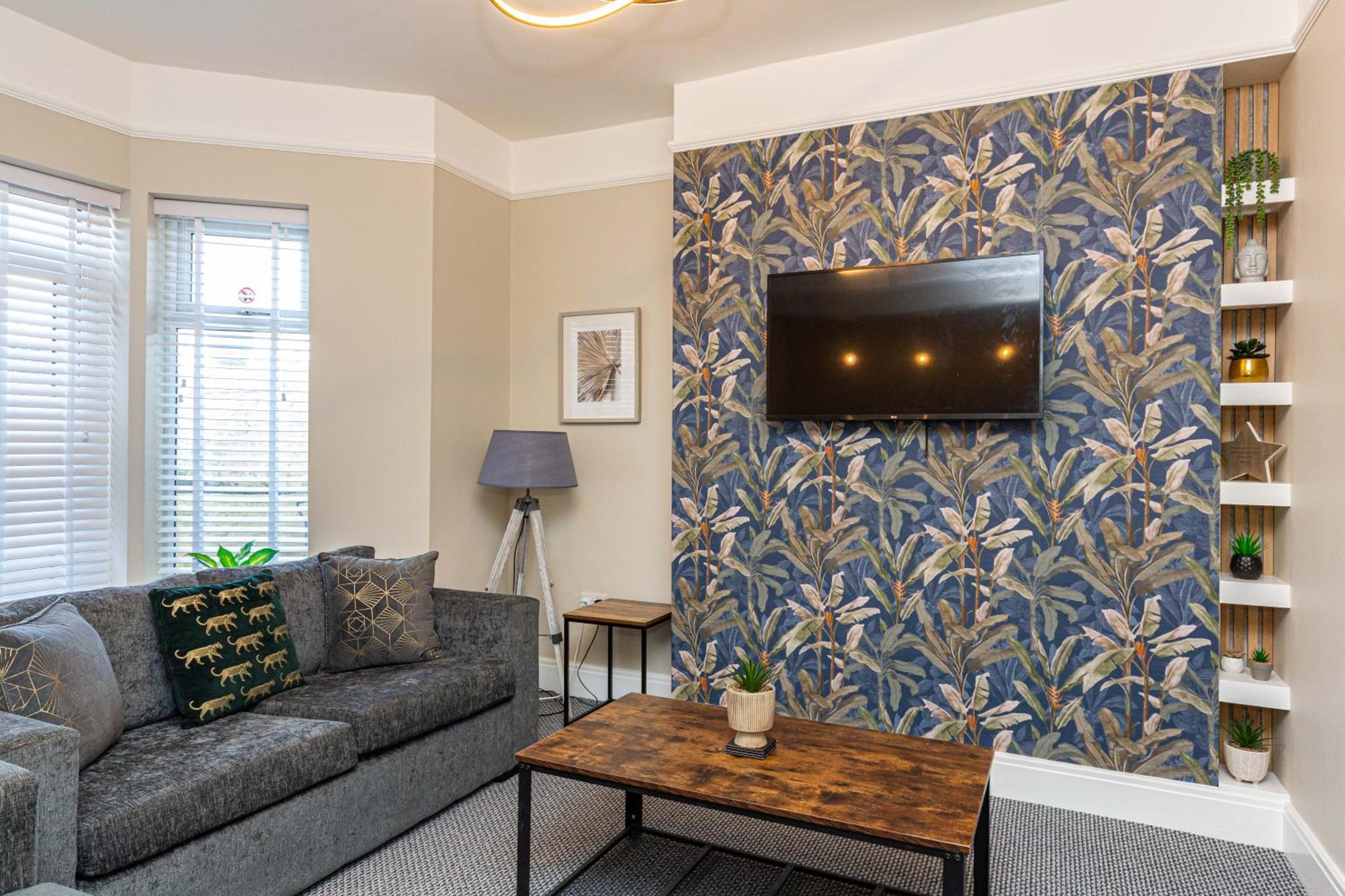 Beachfront Apartment 3 Bedrooms Sleeps 7 - Gateway to the Lake District - Newly Refurbished view 4