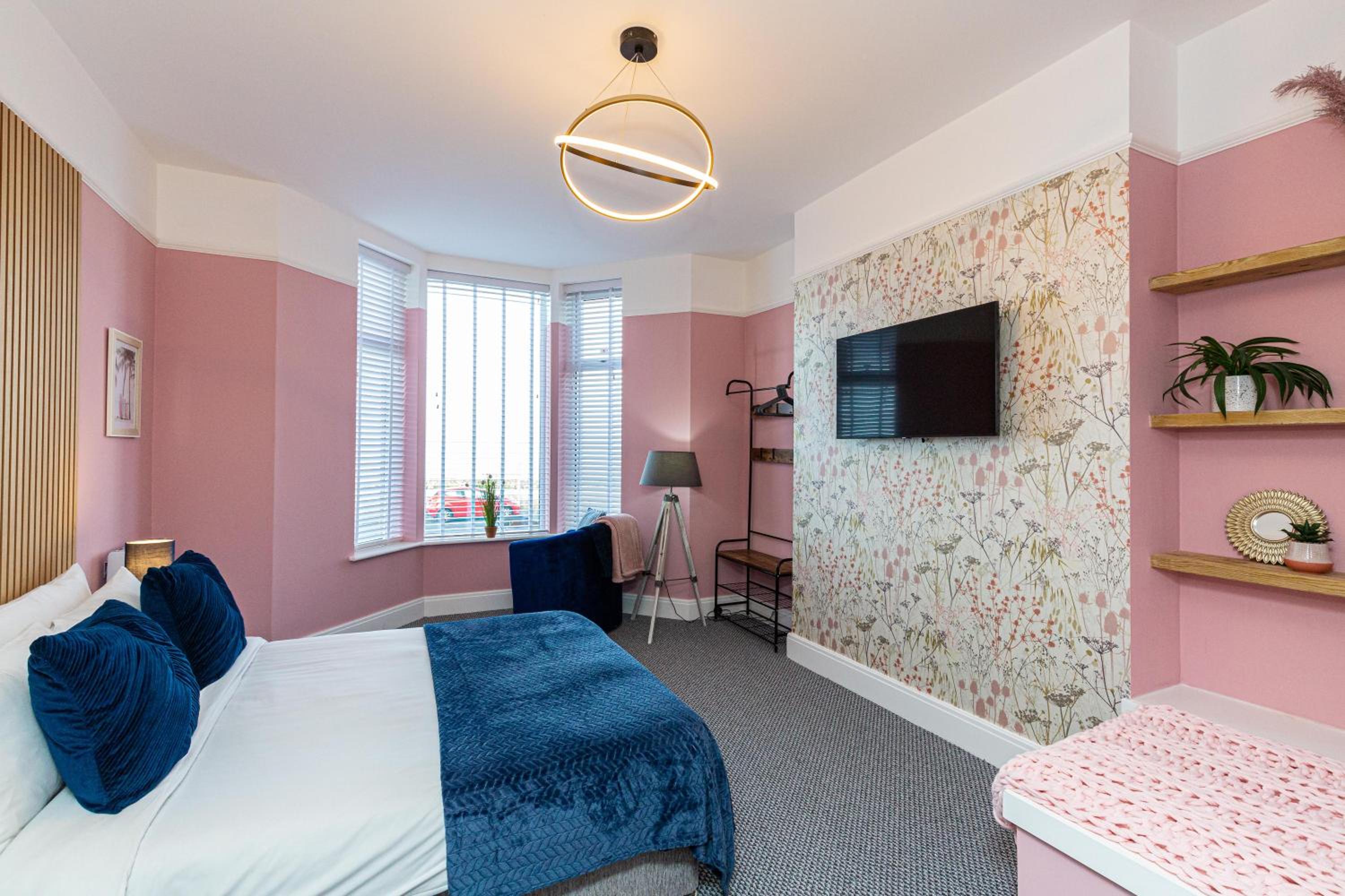 Beachfront Apartment 3 Bedrooms Sleeps 7 - Gateway to the Lake District - Newly Refurbished view 3