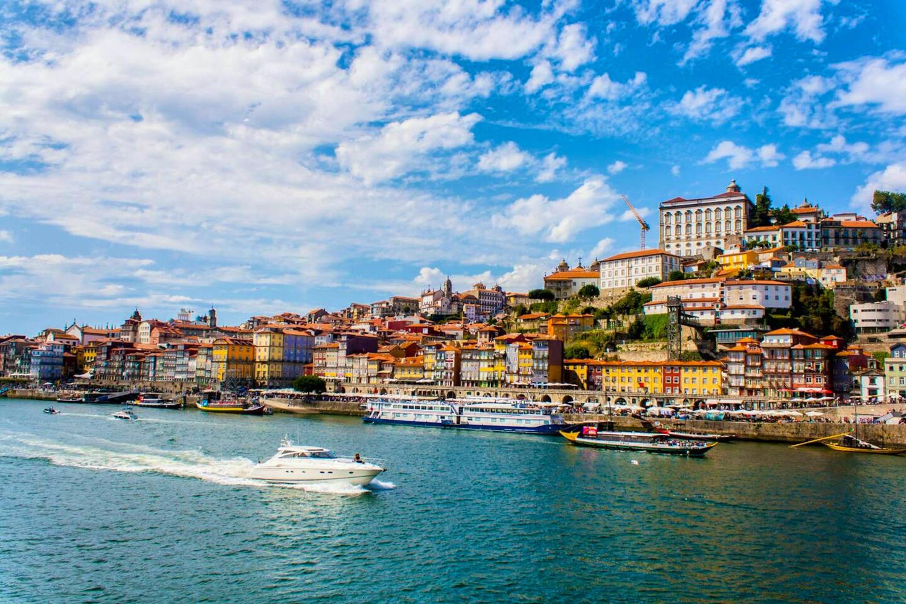 Spacious Apartment in Porto with Terrace view 3