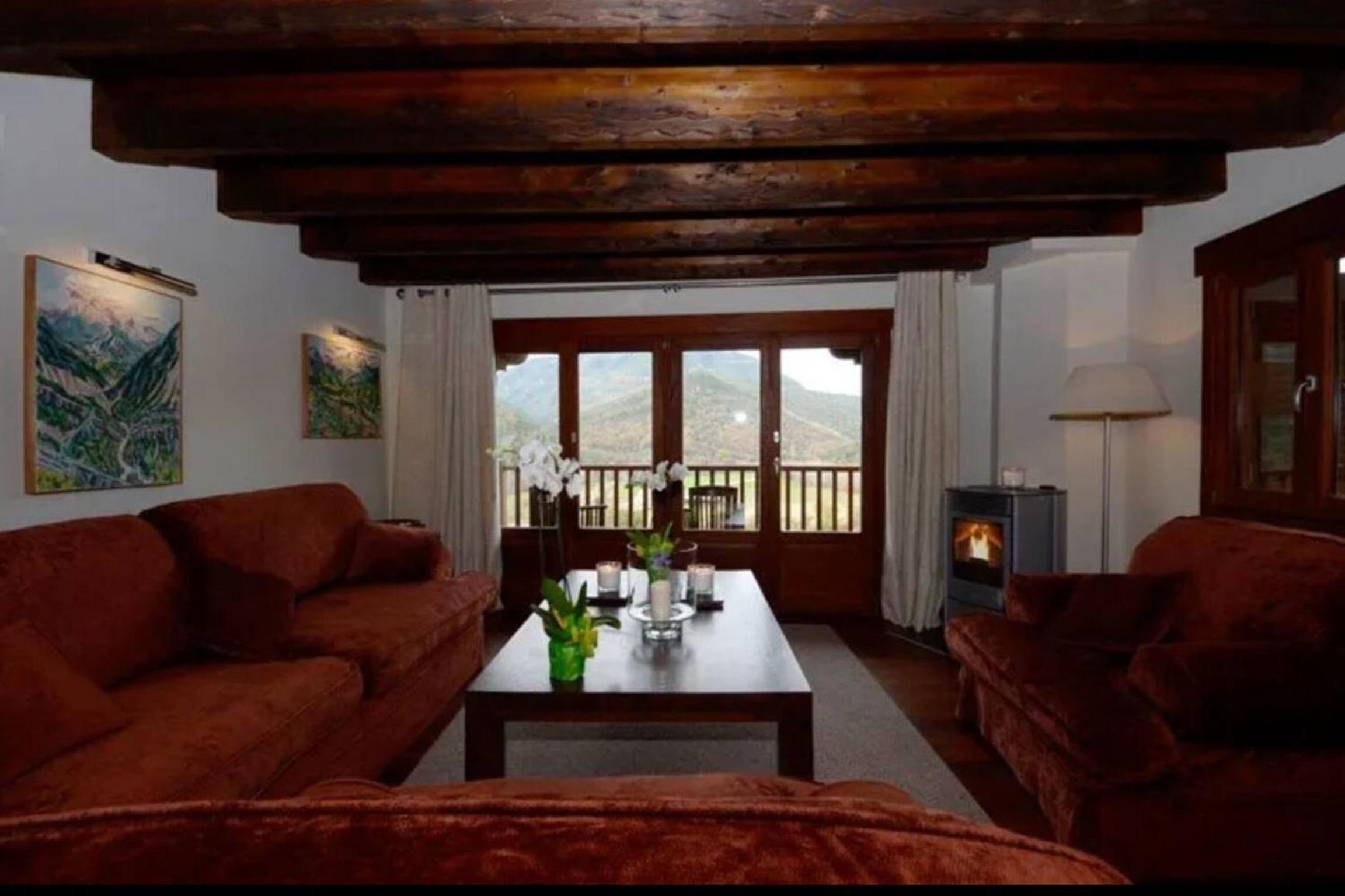 Romantic retreat with jacuzzi in Boltana