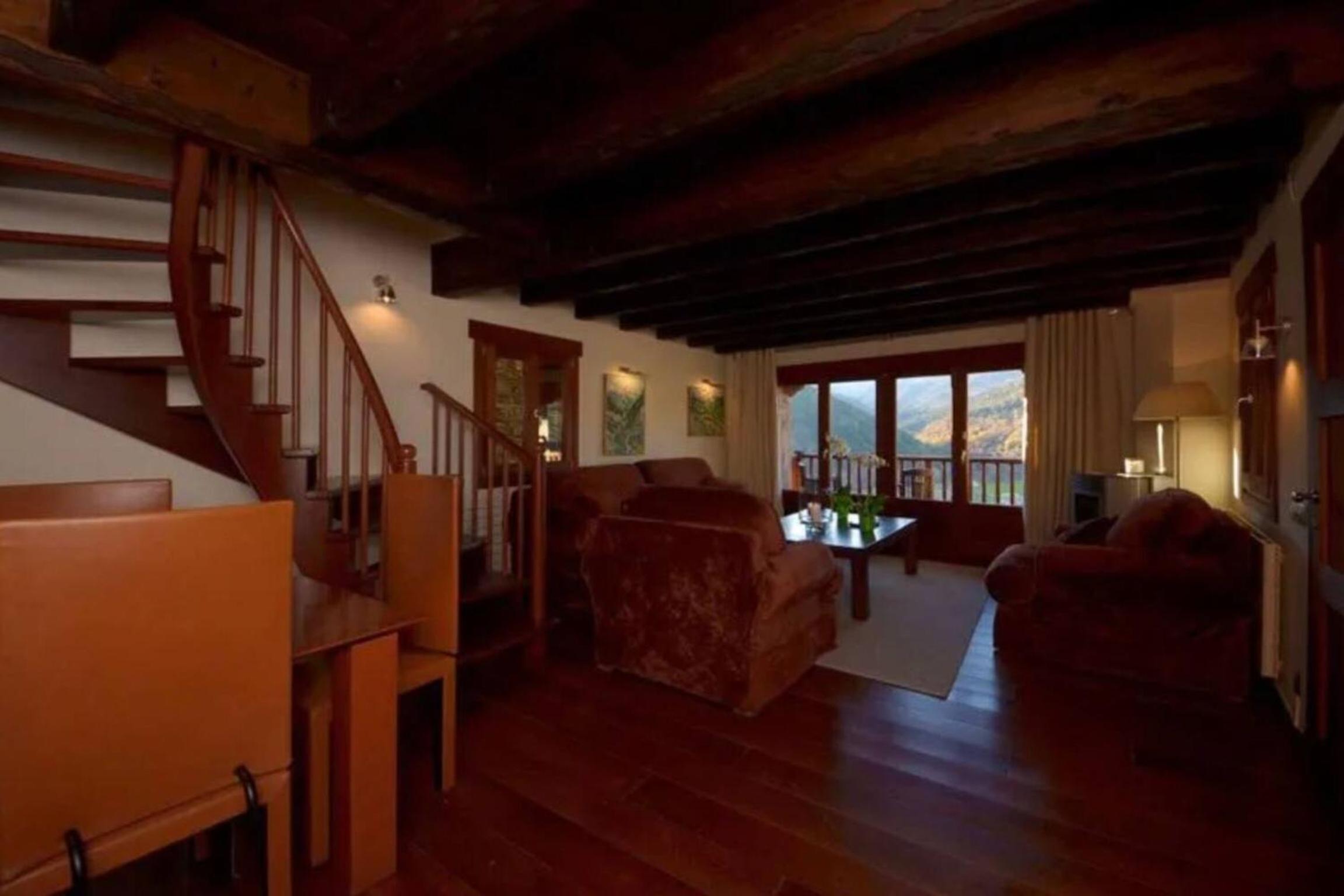 Romantic retreat with jacuzzi in Boltana