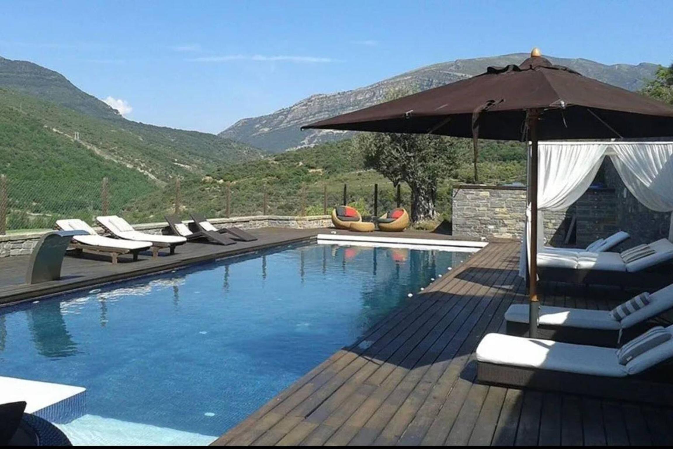 Romantic retreat with jacuzzi in Boltana