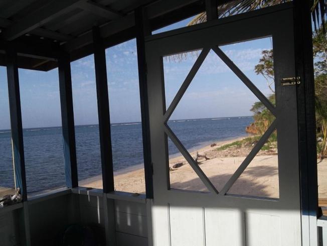 Guanaja Caribbean Cottages