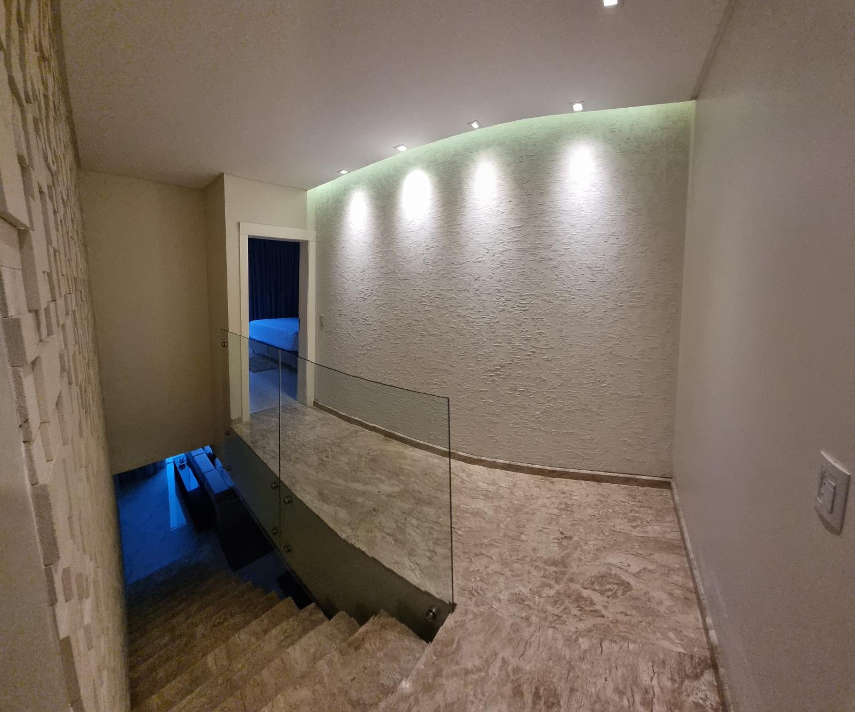 Casa de alto padrão com piscina