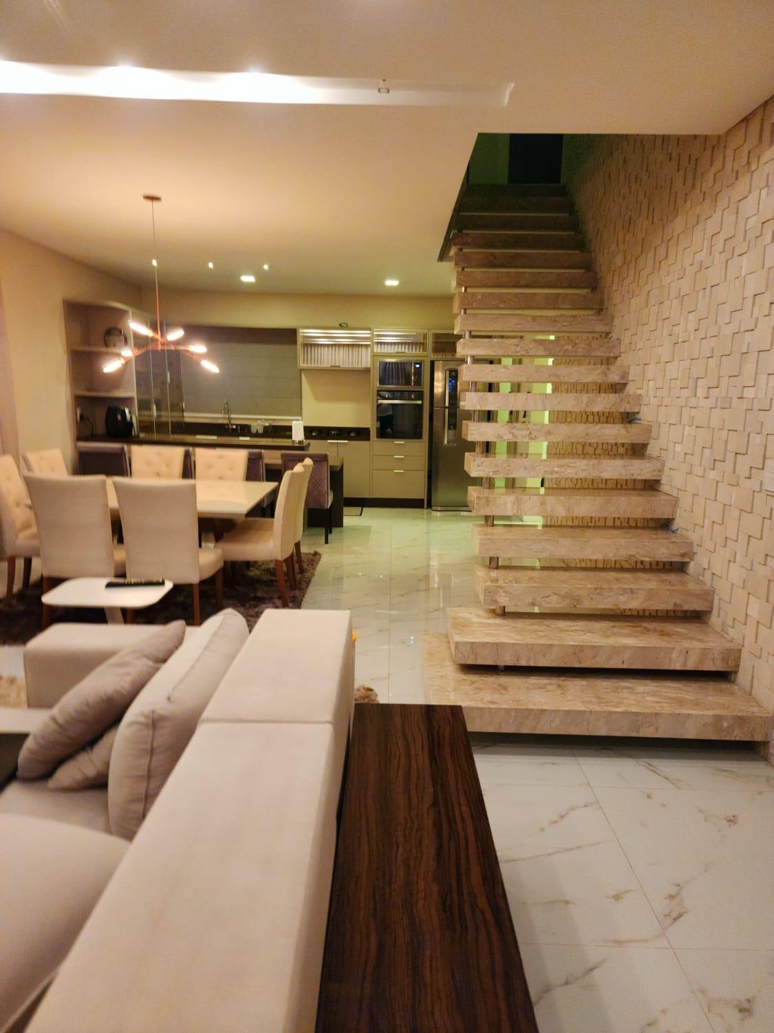 Casa de alto padrão com piscina